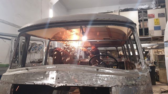 Kleinbus MERCEDES-BENZ Vorgänger Sprinter O 319 Samba mit Faltdach AC