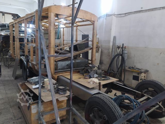 Kleinbus Berna Adler mit Frech Hoch Sissach Aufbau Cabrio