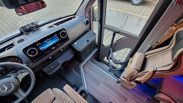 Kleinbus MERCEDES-BENZ 519 und 517 Glasdach XXL 20 Sitze Stock