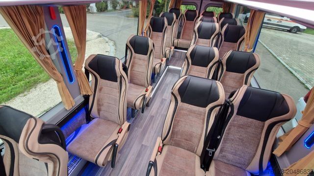 Kleinbus MERCEDES-BENZ 519 und 517 Glasdach XXL 20 Sitze Stock