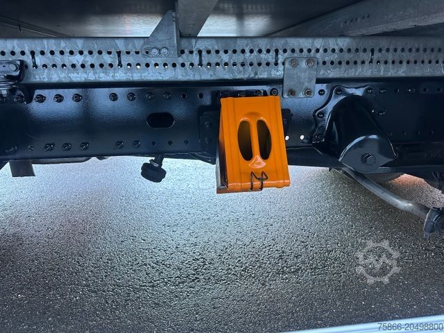 Box van MAN 8.190 TGL BL ADR Ausführung Klima SafetyPack AHK