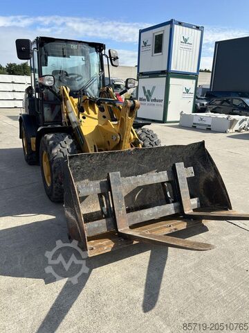 Lader CAT 906 (9145)