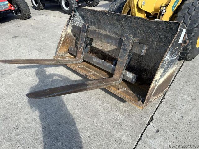 Lader CAT 906 (9145)