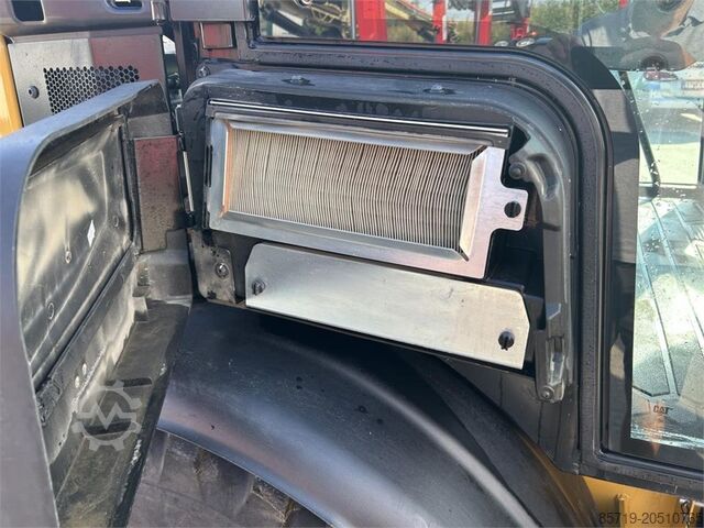 Lader CAT 906 (9145)