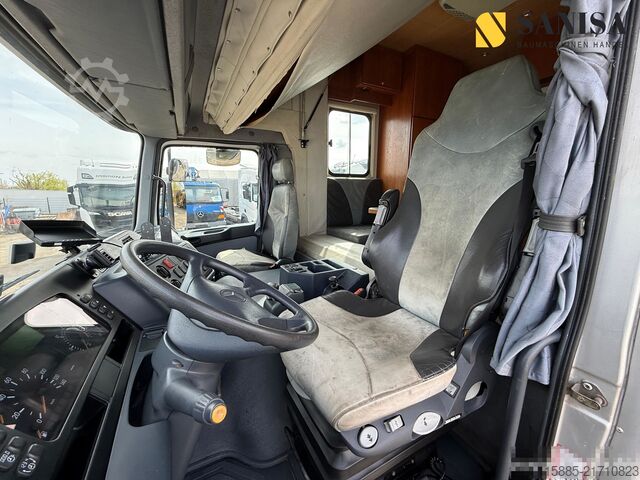 Cattle truck Mercedes-Benz Actros1831 /Pferdetransporter/7 Boxen