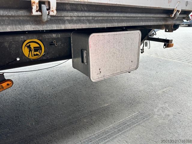 Three-way tipper trailer HUMBAUR HK Kipper Anhänger mit Rampen