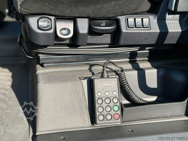 Volume tractor unit MAN TG3 18.470 4x2 LLS-U Retarder XLX /2 Tanks/Klima