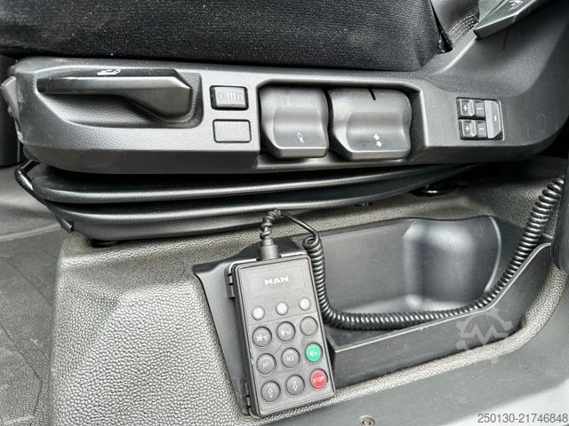 Jumbo truck MAN TG3 18.470 4x2 LL Mega Curtainsider Retarder/