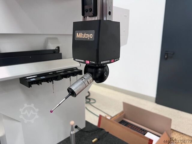 Measuring machine Mitutoyo MiSTAR 555