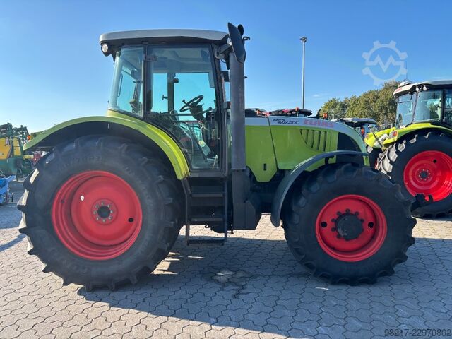CLAAS Ares 697 CLAAS Ares 697