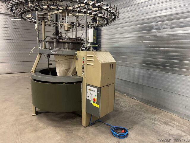 Knitting machine Mayer & Cie. MV4 ll rondbreimachine