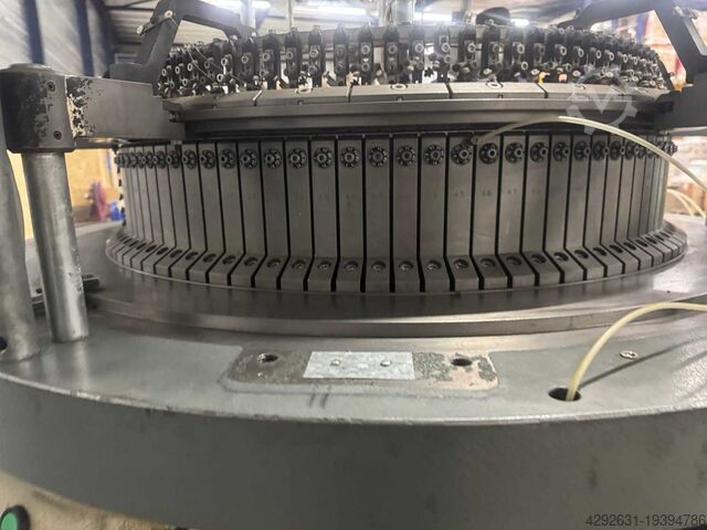 Knitting machine Mayer & Cie. MV4 ll rondbreimachine