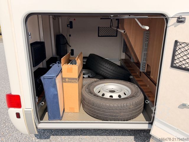 Teilintegriertes Wohnmobil HYMER/ERIBA Tramp T 678 Premium 50 *Einzelbetten-Automatik*