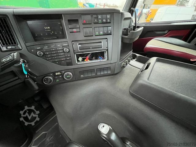 Three-sided tipper truck VOLVO FM 330 4x2 2-Achs Kipper Meiller