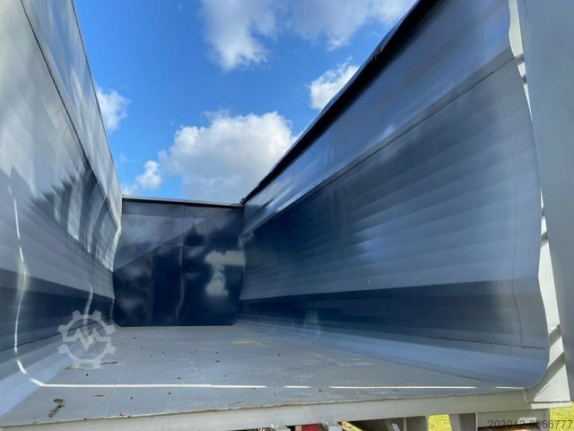 Roll-off tipper truck  38 cbm  G&G