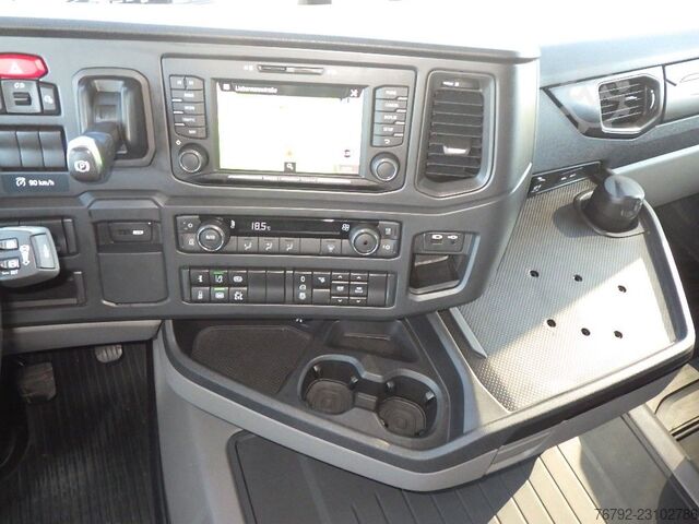 Standard tractor unit SCANIA R 560 A Super/Highline/Ret/Hydr./2xTank/Standkli