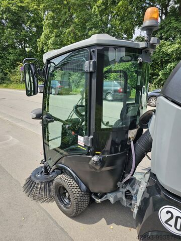 Suction sweeper equipment carrier Kärcher MIC 34C