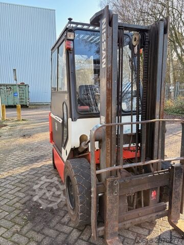 Gabelstapler Nissan 2,7t