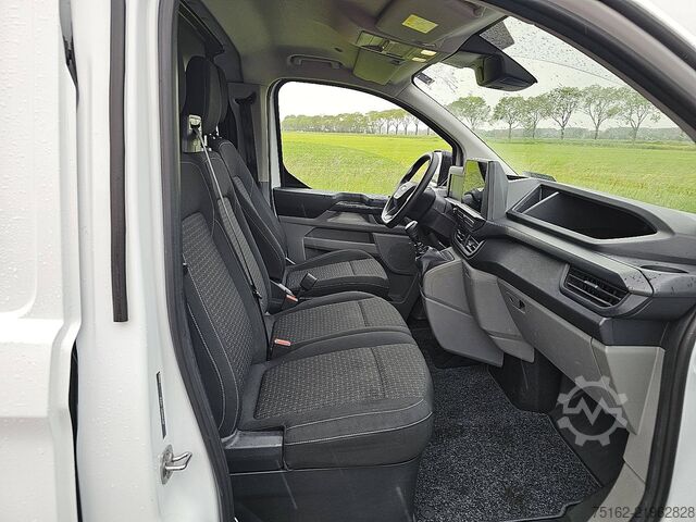 High-roof van FORD TRANSIT CUSTOM 2.0 L1H1 LED Navi