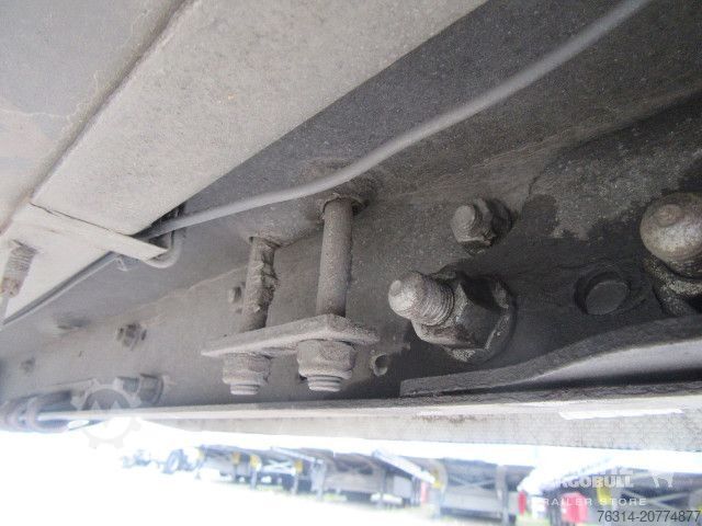 Auflieger mit Pritsche & Plane Schmitz Cargobull Curtainsider Mega Getränke