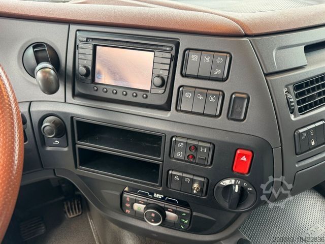 Logging truck DAF XF 530 6x2 Holztransport Kran PENZ 15Z9.50