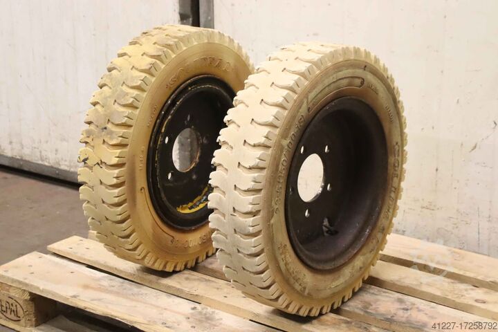 Tires with rim 2 pieces Solideal 23-5(150/100-13) reibfrei