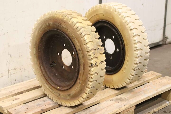 Tires with rim 2 pieces Solideal 23-5(150/100-13)  reibfrei