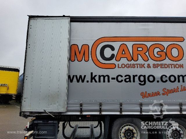 Auflieger mit Pritsche & Plane Schmitz Cargobull Curtainsider Standard Getränke