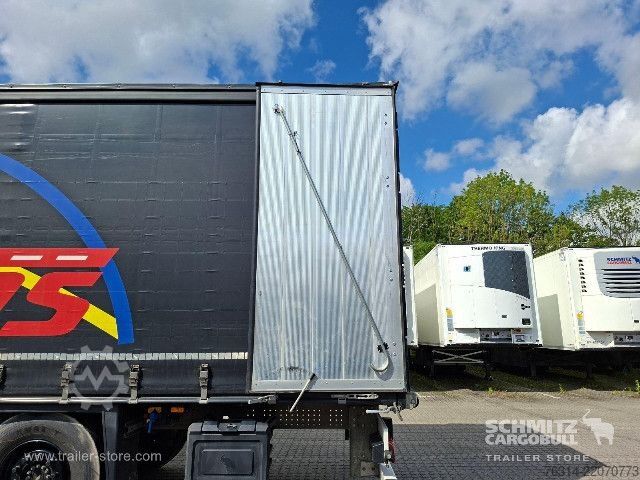 Auflieger mit Pritsche & Plane Schmitz Cargobull Curtainsider Standard Getränke