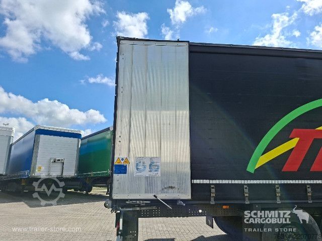 Auflieger mit Pritsche & Plane Schmitz Cargobull Curtainsider Standard Getränke