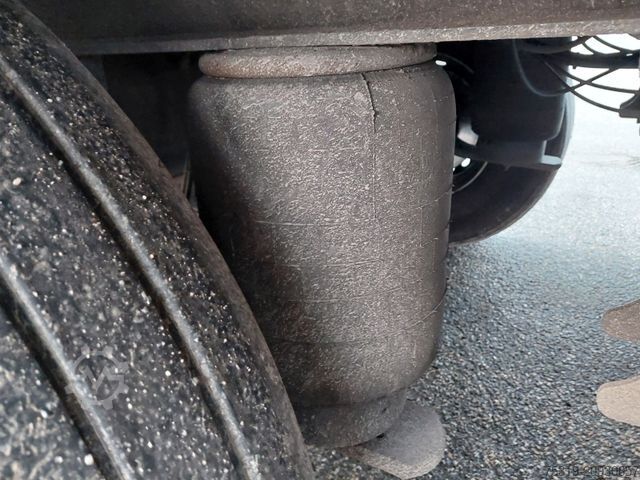 Reefer semitrailer SCHMITZ CARGOBULL SKO24 ThermoKing SLXi 300