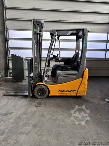 Electric - 3 wheels Jungheinrich EFG 215  Triplex