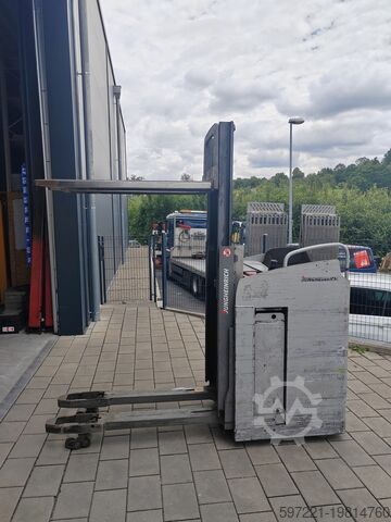 Stackers Stand-on Jungheinrich ESD 220