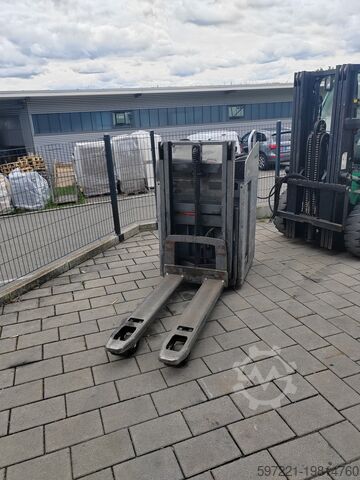 Stackers Stand-on Jungheinrich ESD 220