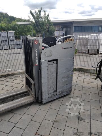 Stackers Stand-on Jungheinrich ESD 220