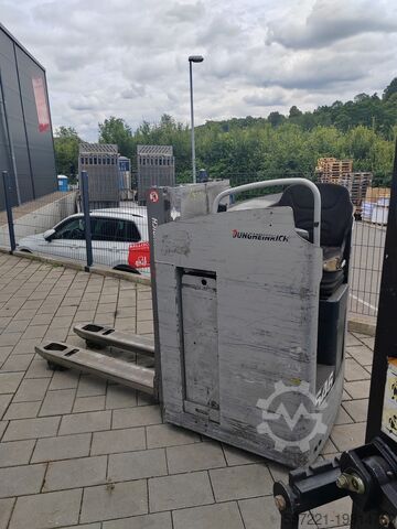 Stackers Stand-on Jungheinrich ESD 220