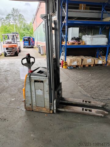 Pallet Stackers Still EXV14