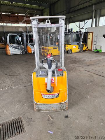 Pallet Stackers Still EXV14