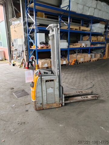 Pallet Stackers Still EXV14