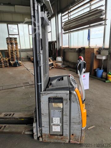 Pallet Stackers Still EXV14