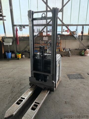 Pallet Stackers Still EXV14