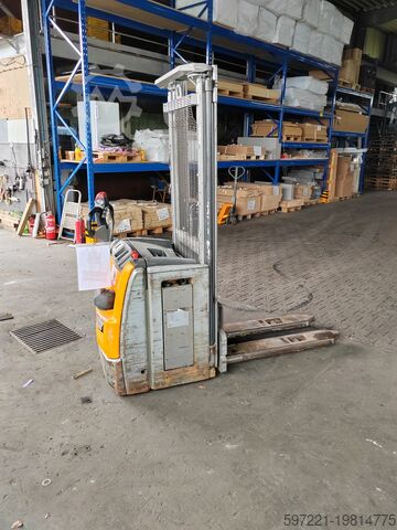 Pallet Stackers Still EXV14