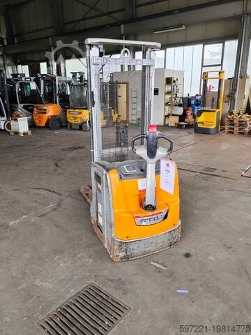 Pallet Stackers Still EXV14