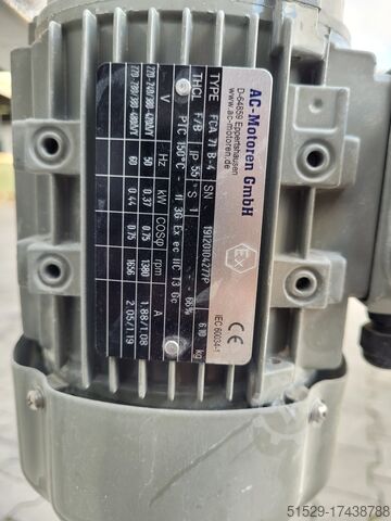 Feeding and receiving table