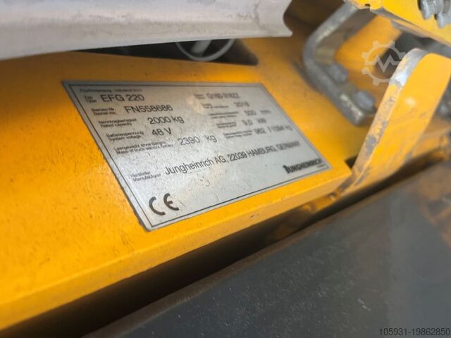 Electric 3-wheel forklift Jungheinrich EFG220