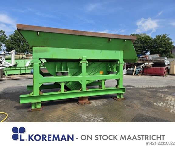 Kleemann Trichter mit Vibrationsrinne Kleemann hopper with vibrating chute
