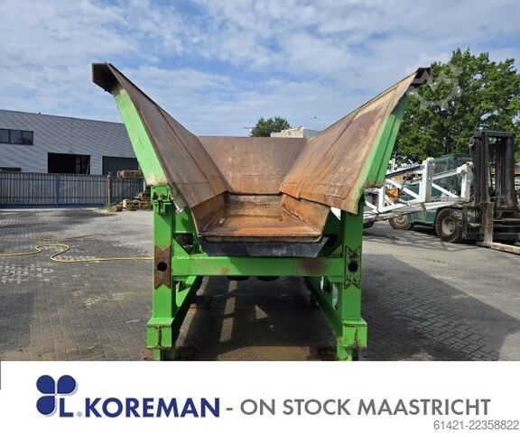 Kleemann Trichter mit Vibrationsrinne Kleemann hopper with vibrating chute