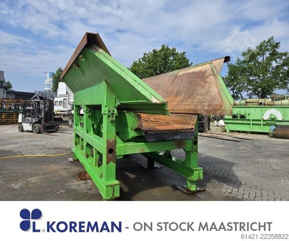 Kleemann Trichter mit Vibrationsrinne Kleemann hopper with vibrating chute