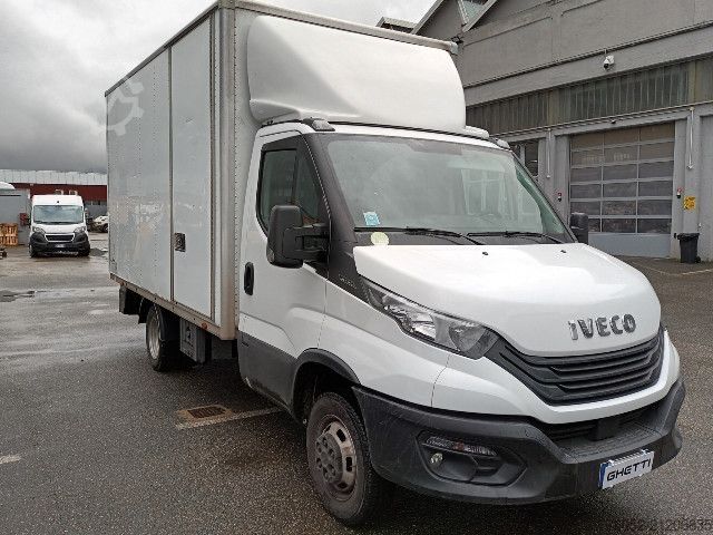 Transporter mit Koffer IVECO 35C14