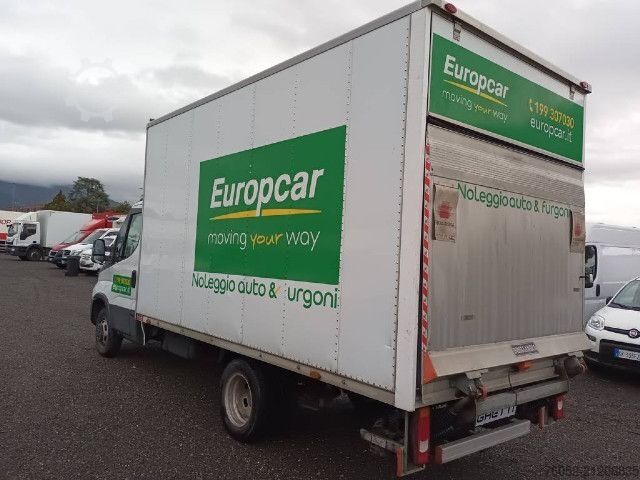 Transporter mit Koffer IVECO 35C14